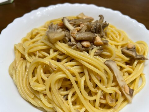 きのこと鮭フレークのパスタ